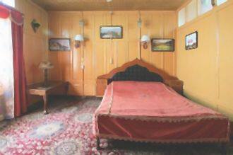 H.B Manila Houseboat, Srinagar 3